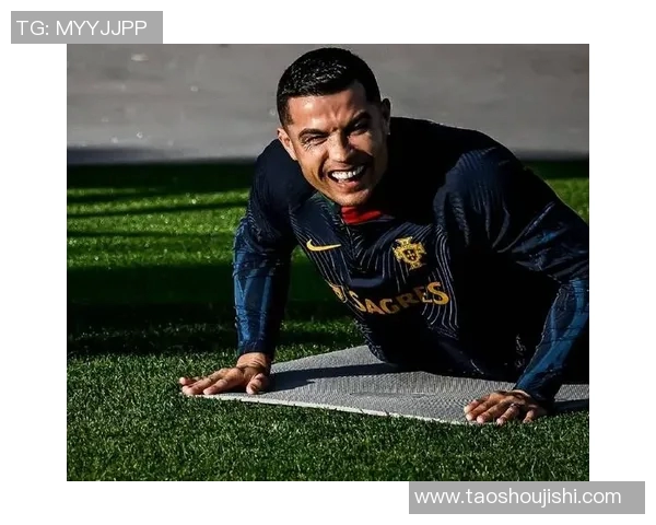 足球明星们的晚安动作大揭秘温馨瞬间尽在其中让我们一起感受他们的魅力与亲和力 足球明星们的晚安动作大揭秘温馨瞬间尽在其中让我们一起感受他们的魅力与亲和力