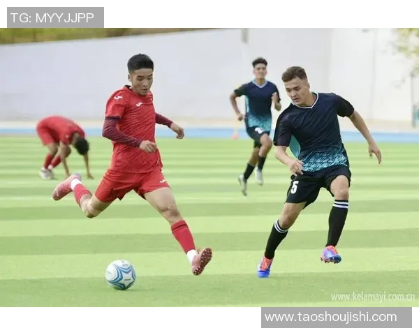 足球明星青春变装记:从绿茵场到时尚舞台的华丽转身 足球明星青春变装记:从绿茵场到时尚舞台的华丽转身